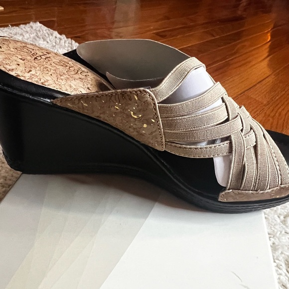Soft Styles  Tan Wedge Cork Shoes with Intricate Woven Design size 7.5 NIB - Picture 8 of 14